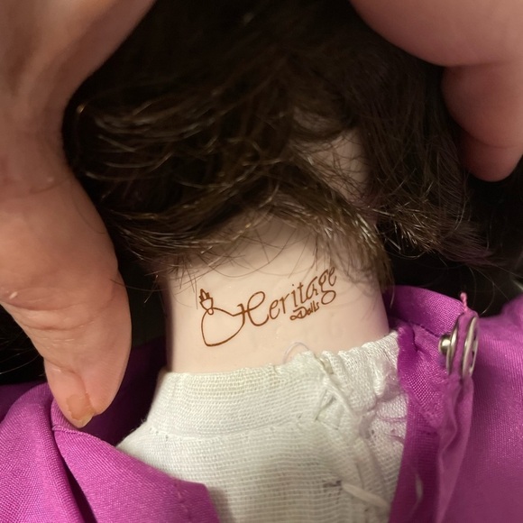 Vintage Musical Porcelain Heritage Doll Brunette Long Hair - Picture 3 of 16